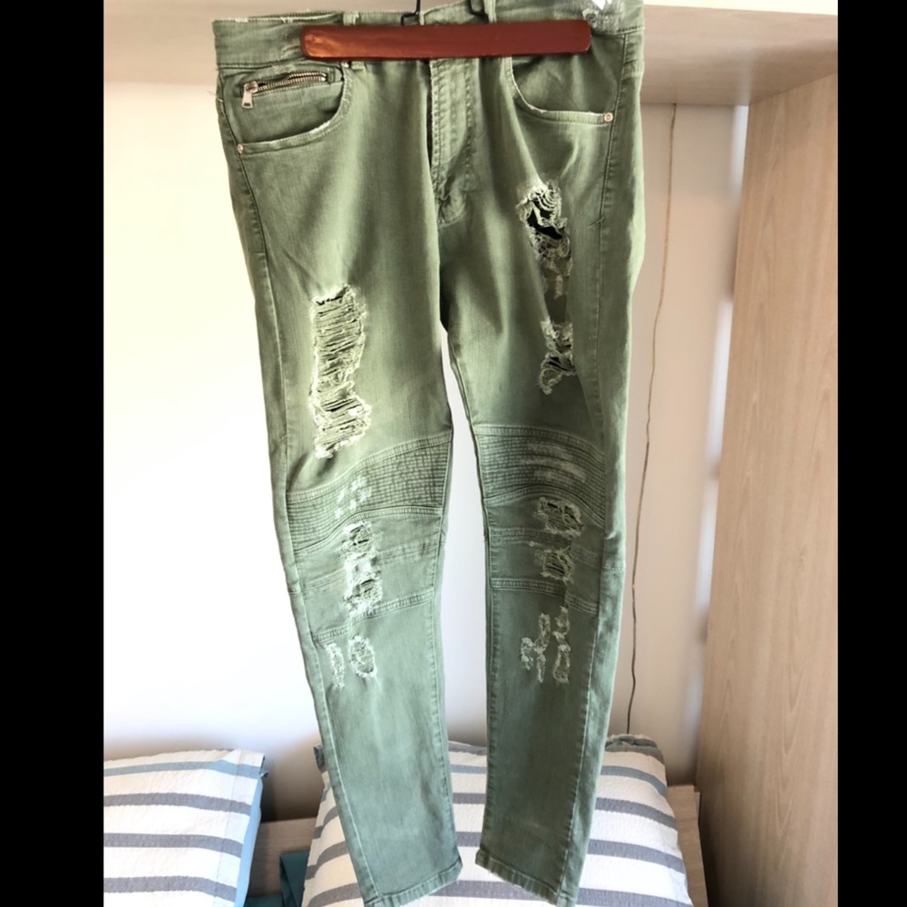 Zara Men’s denim. Distressed jeans. Green size 34